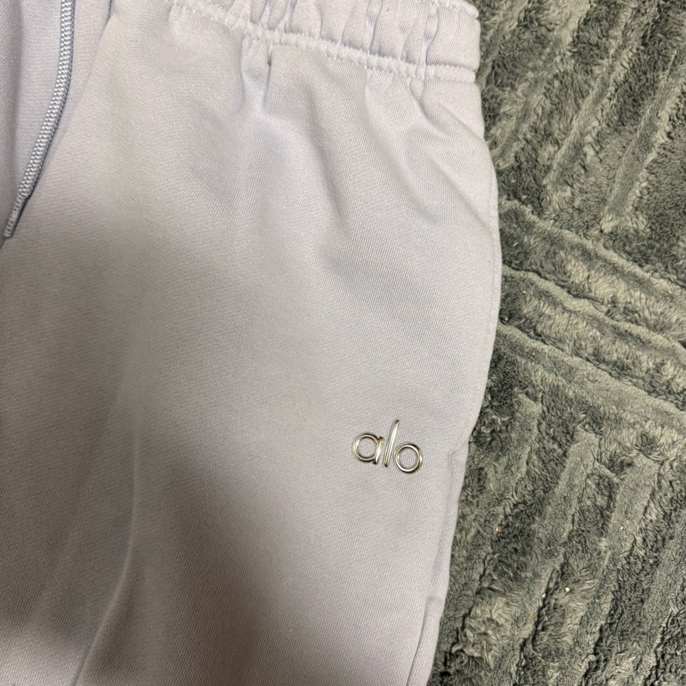 ALO Yoga Size Medium Wide Leg Accolade Sweatpants in Winter Frost Preppy Casual - Picture 4 of 8